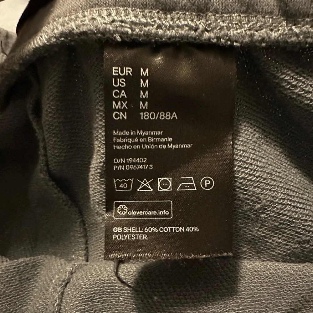 Mens H&M Regular-Fit Raw-Edge Hem French Terry Sweat Shorts - Dark Grey - Size M - Picture 10 of 11
